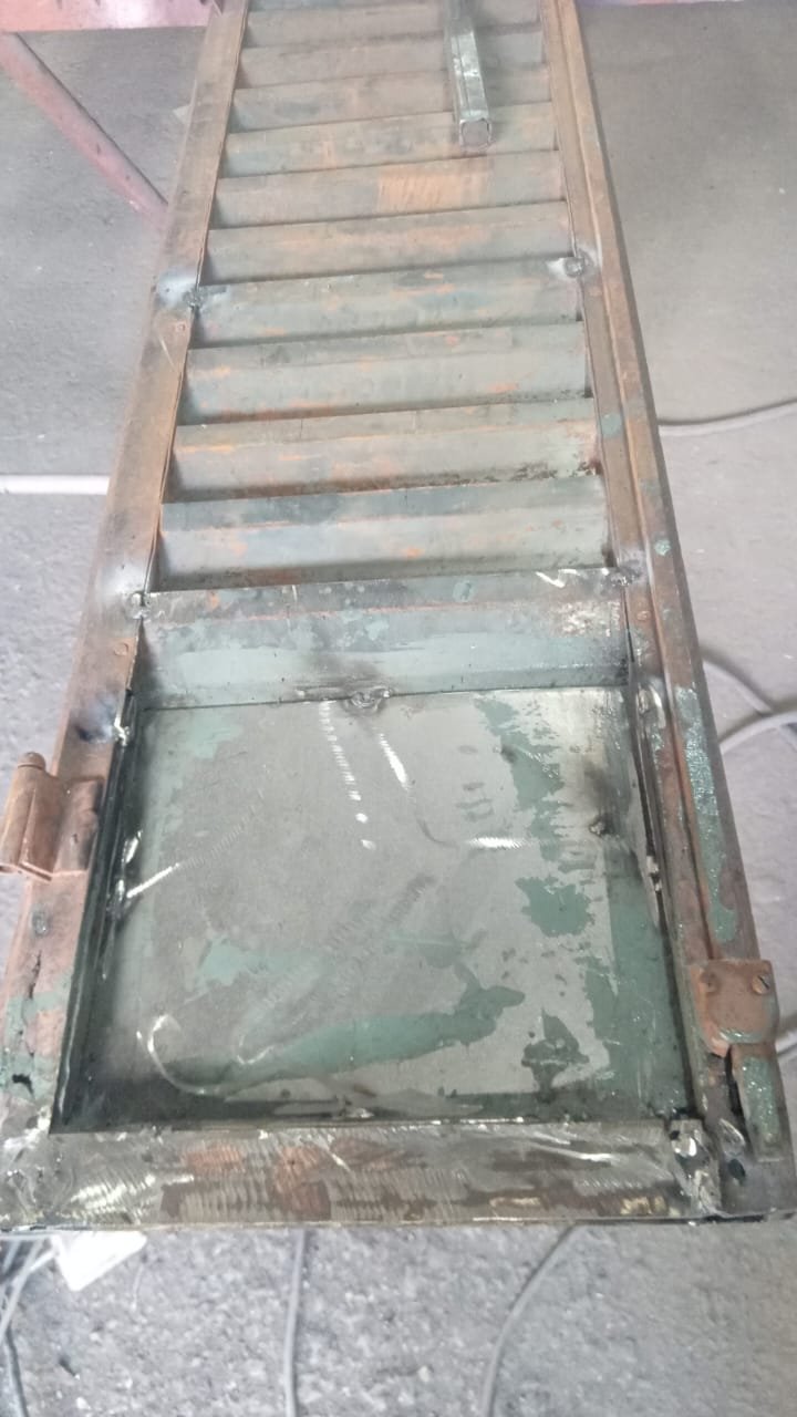 Injerto de chapa nueva soldada en celosía antigua
