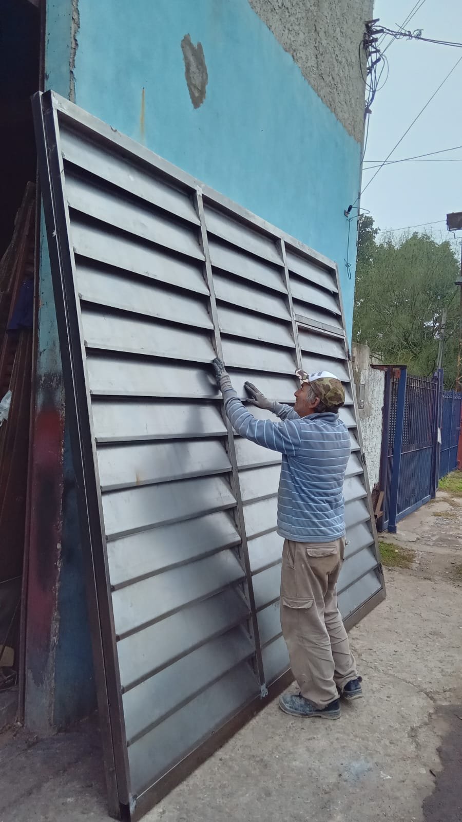 Colocación y ajuste final de celosías restauradas en obra